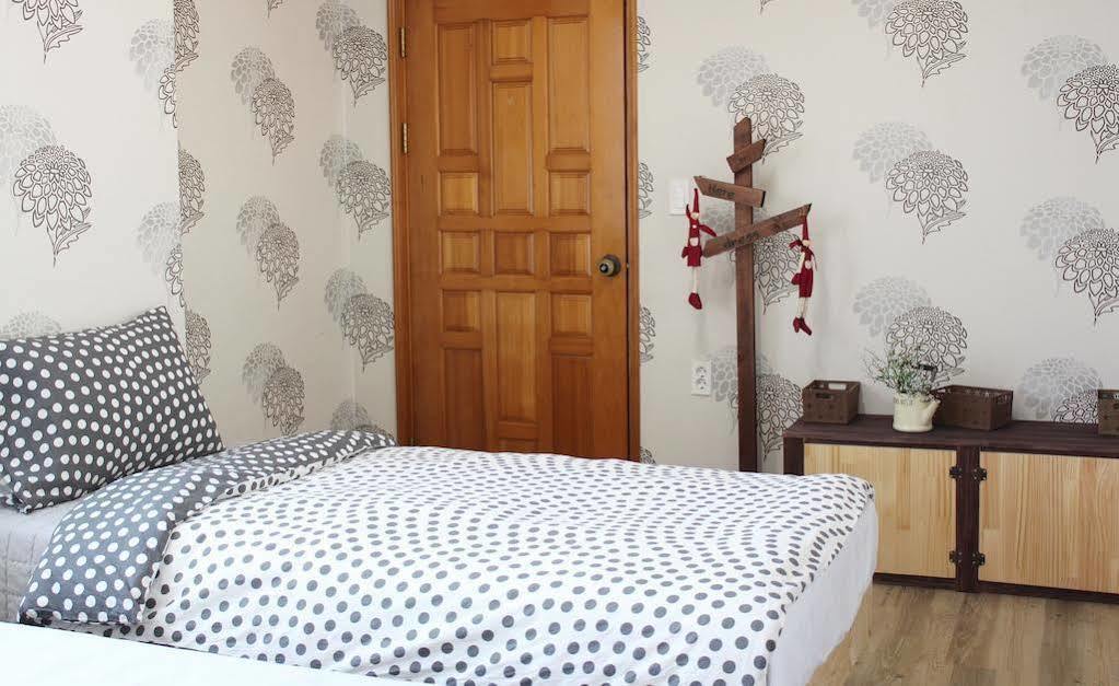 Jeju Airport Mira Guesthouse Екстериор снимка